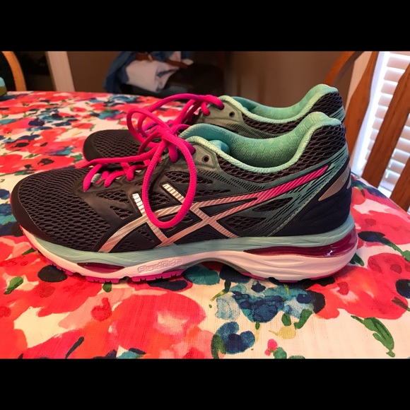 ASICS Tennis Shoes - Picture 2 of 3